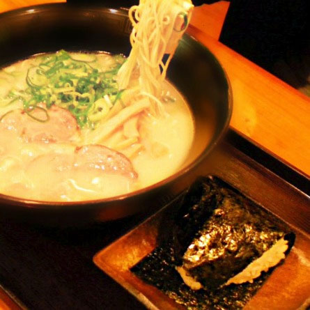 とんこつラーメン屋台 福岡空港で大人気のラーメン店